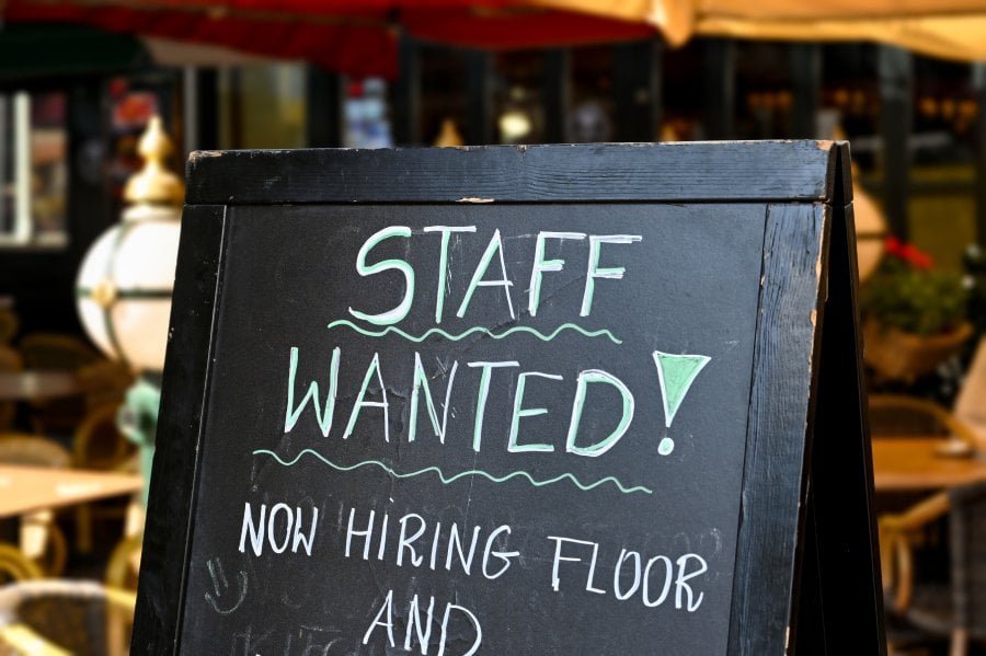 How to Hire Restaurant Staff in 6 Steps + Expert Tips