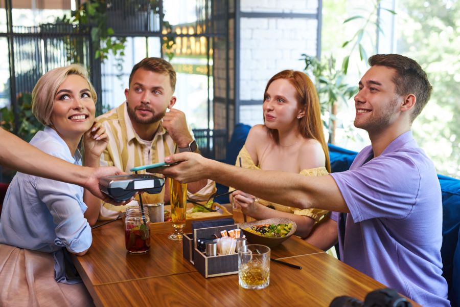 Restaurant Loyalty Programs: 7 Best Ideas & Examples