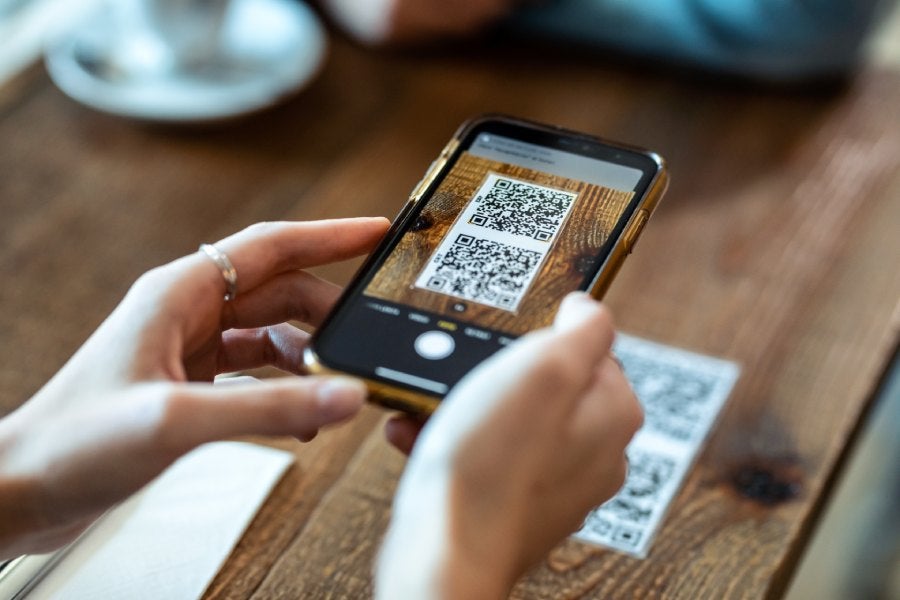 Settling restaurant bills using Tableside Payment technology.