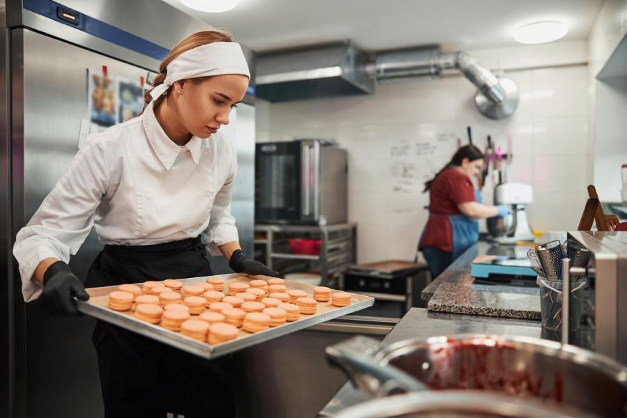 What Is a Commissary Kitchen? Types & Benefits For Restaurants